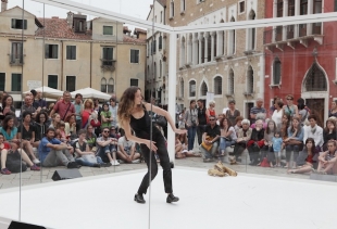 Atleta Donna, Cristina Rizzo (3h), courtesy photo La Biennale/Akiko Miyake