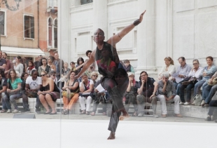 Atleta Donna, Nora Chipaumire (3h), courtesy photo La Biennale/Akiko Miyake