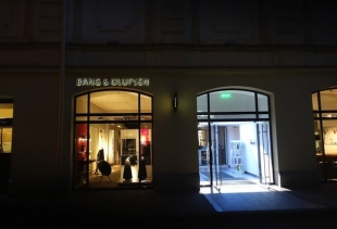 Coelux at B&O store (exterior view)