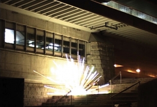 Johannes Lurf, 1982 Wien, 12 Explosionen (2008, Video 06')<br />
