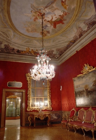 Interno del museo Palazzo Mocenigo - Interiors of Palazzo Mocenigo